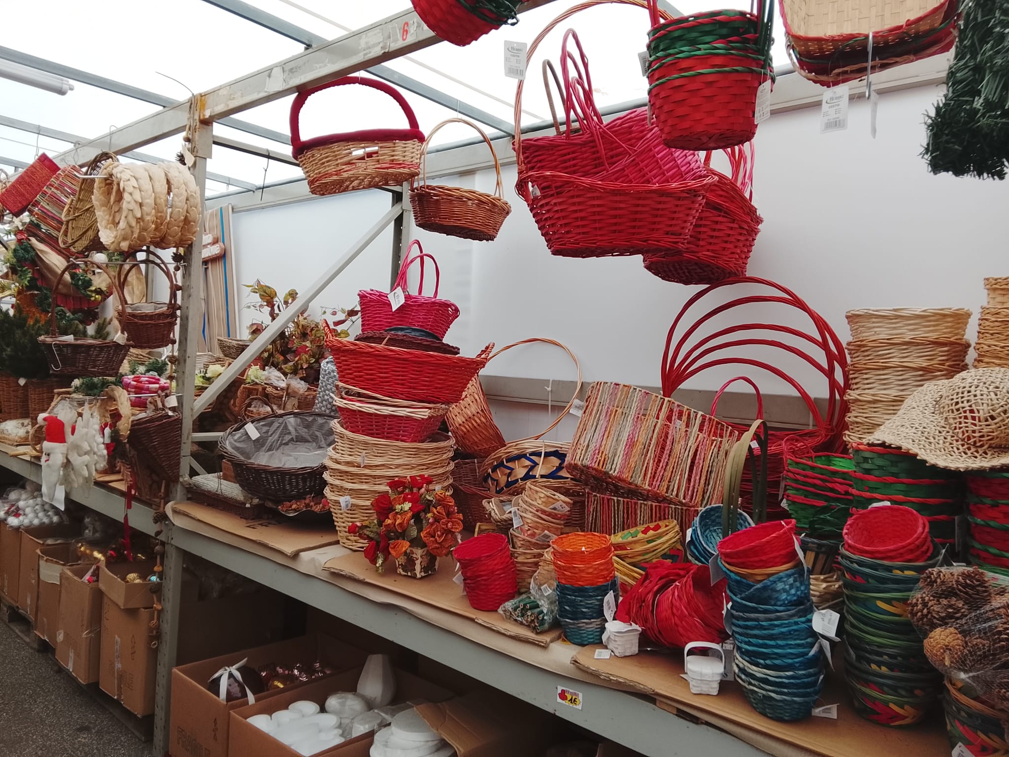 cesti-di-paglia-piccoli-1€-medi-3€-grandi 5€